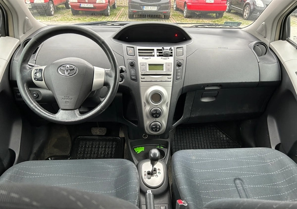 Toyota Yaris cena 17900 przebieg: 241364, rok produkcji 2006 z Gdańsk małe 121